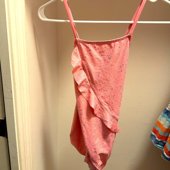 GIRLS SWIMSUIT // PINK // SIZE 14 // WORN ONCE 💯💯💯😇😇❤️❤️ - Picture 1 of 2